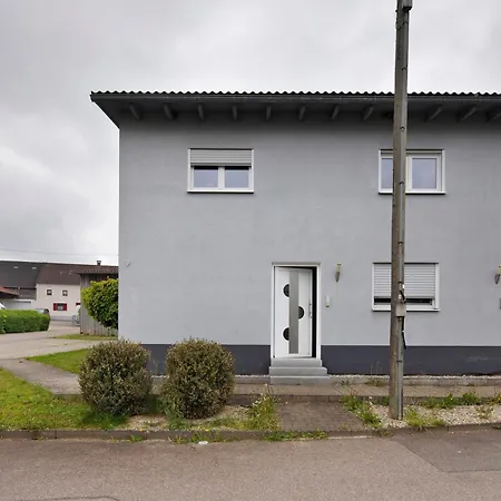 Ferienwohnung Thea Apartment *